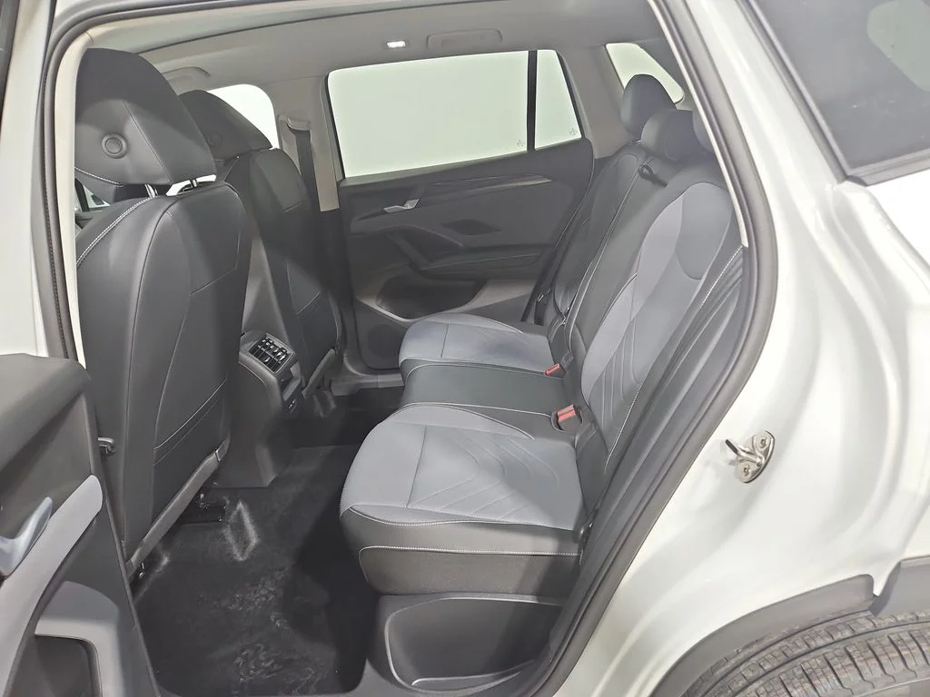 New 2026 White Volkswagen 2.0T SE image 23