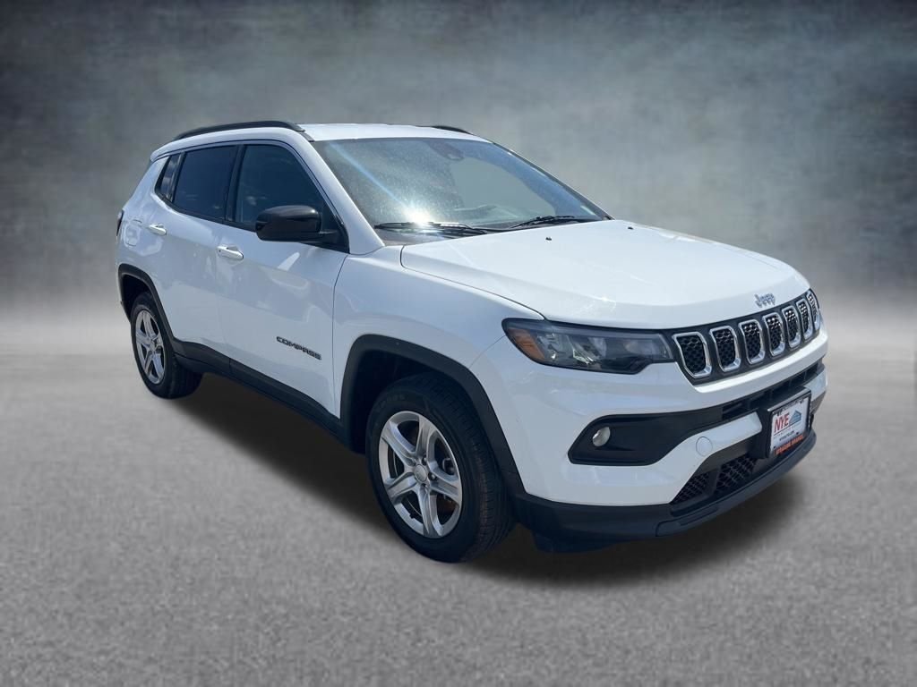 Used 2024 White Jeep Latitude image 8
