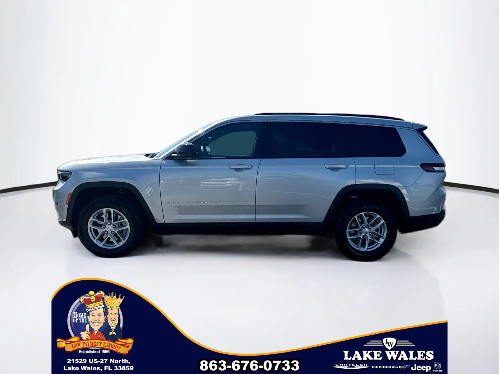 New 2026 Silver Zynith Exterior Paint Jeep Laredo X image 3