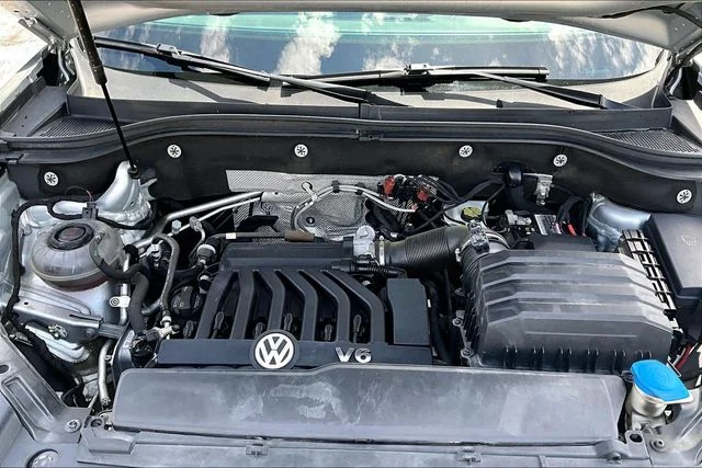 Used 2019 Reflex Silver Metallic Volkswagen SEL image 31