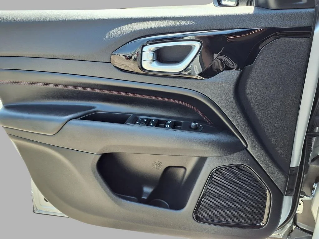 2025 Jeep Compass Trailhawk - Photo 19