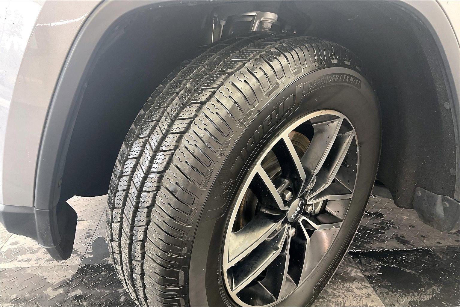 Used 2018 Silver Jeep Trailhawk 4x4 image 33