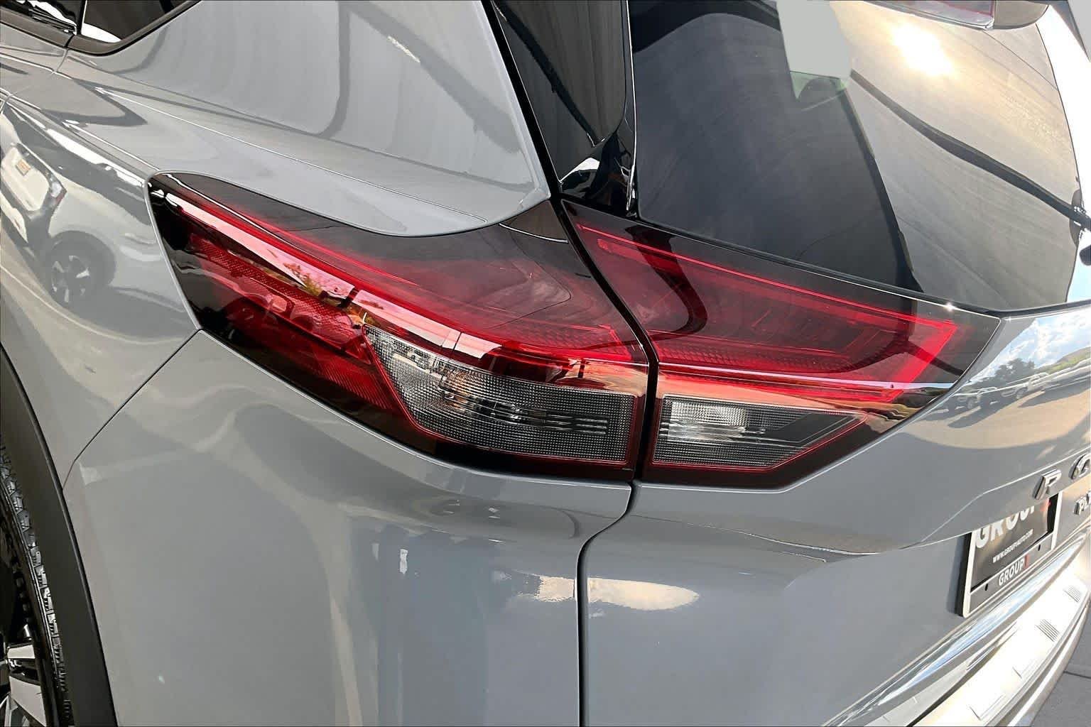 Used 2023 Boulder Gray Pearl Nissan Platinum image 29
