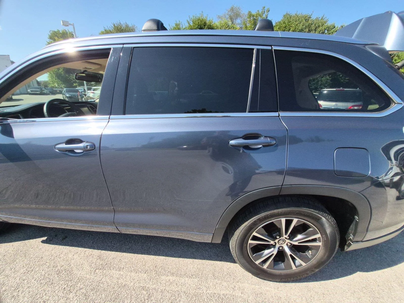 Used 2016 Shoreline Blue Pearl Toyota XLE image 30