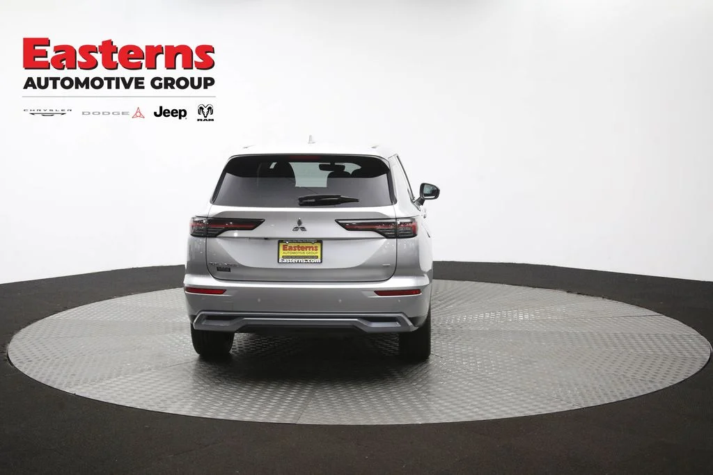 Used 2025 Silver Mitsubishi SE image 38