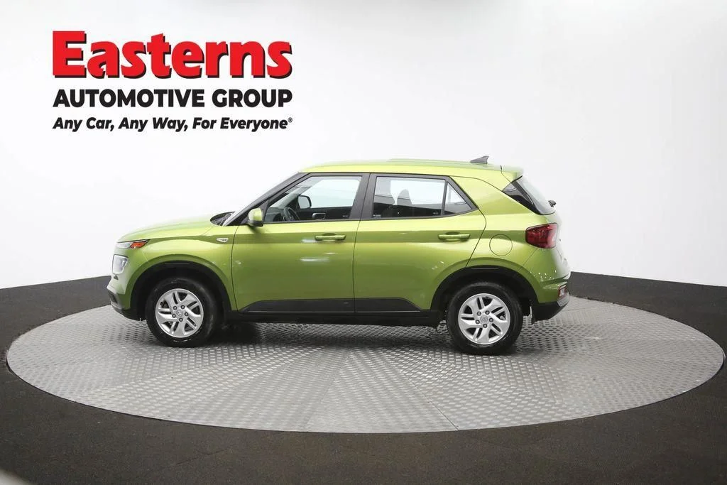 Used 2022 Green Hyundai SE image 62