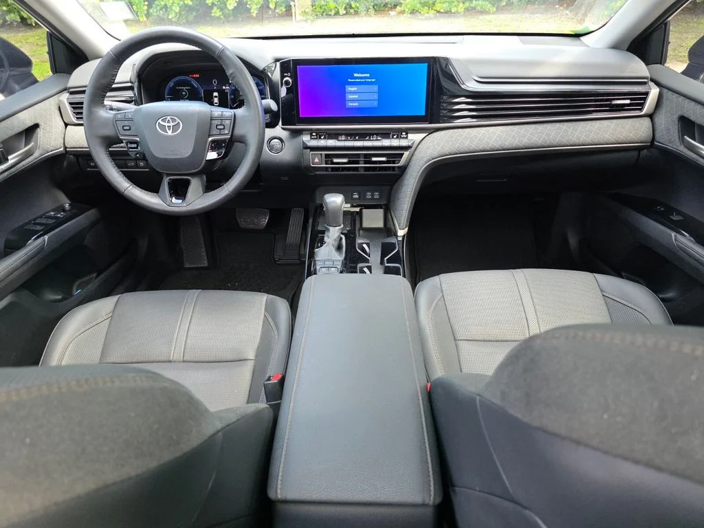 Certified Used 2025  Toyota XLE image 5