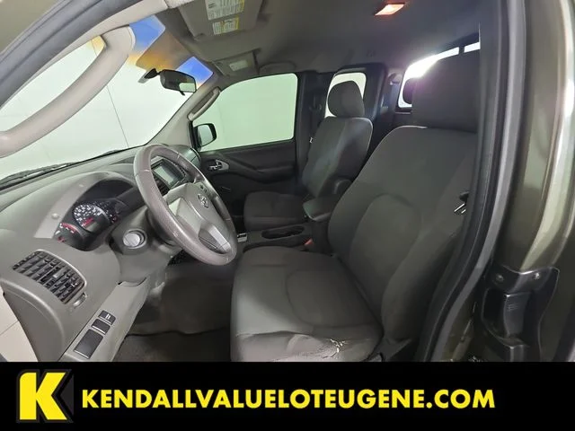 Used 2005 Green Nissan XE image 4