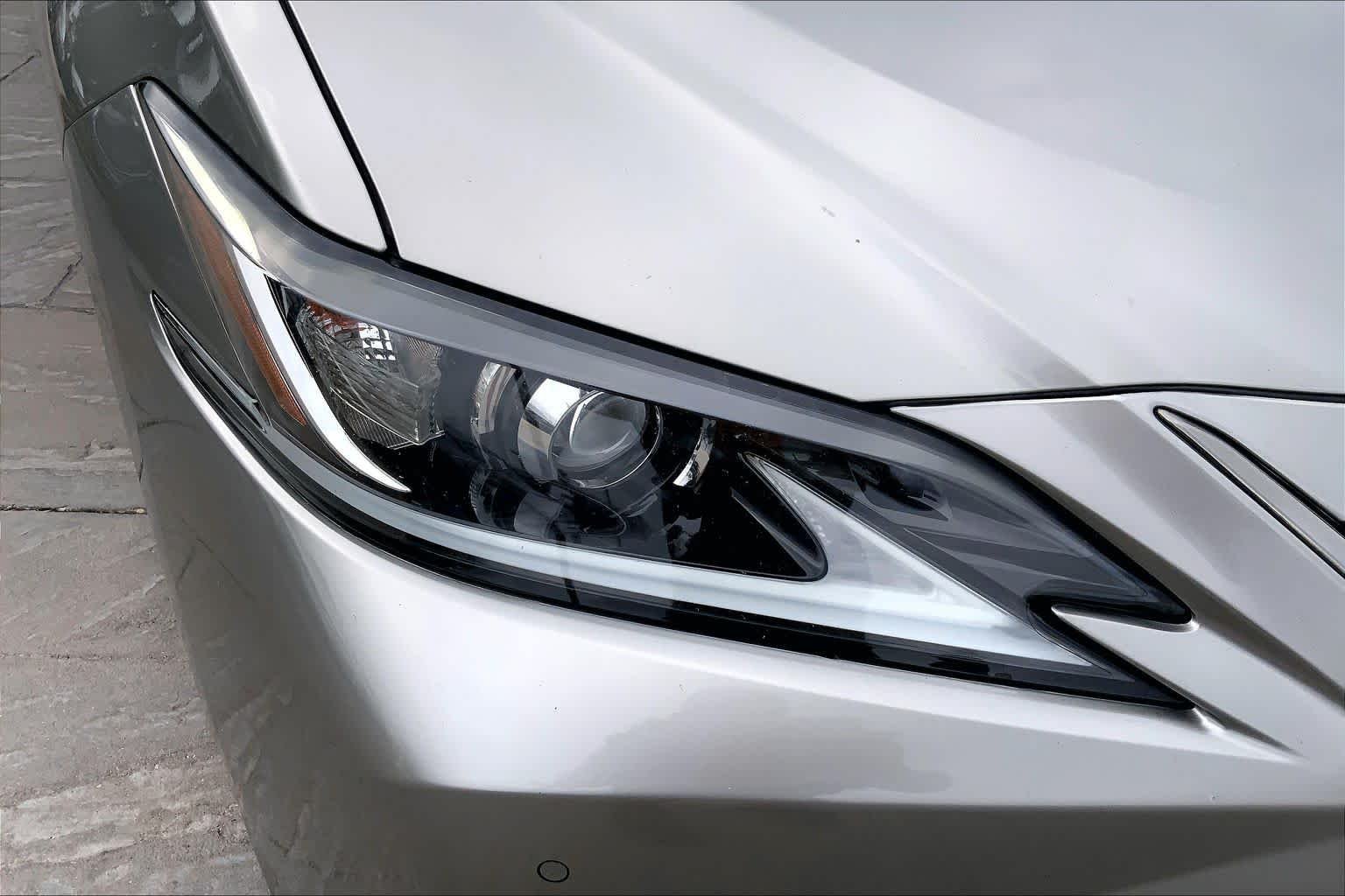 Used 2021 Atomic Silver Lexus F SPORT image 28