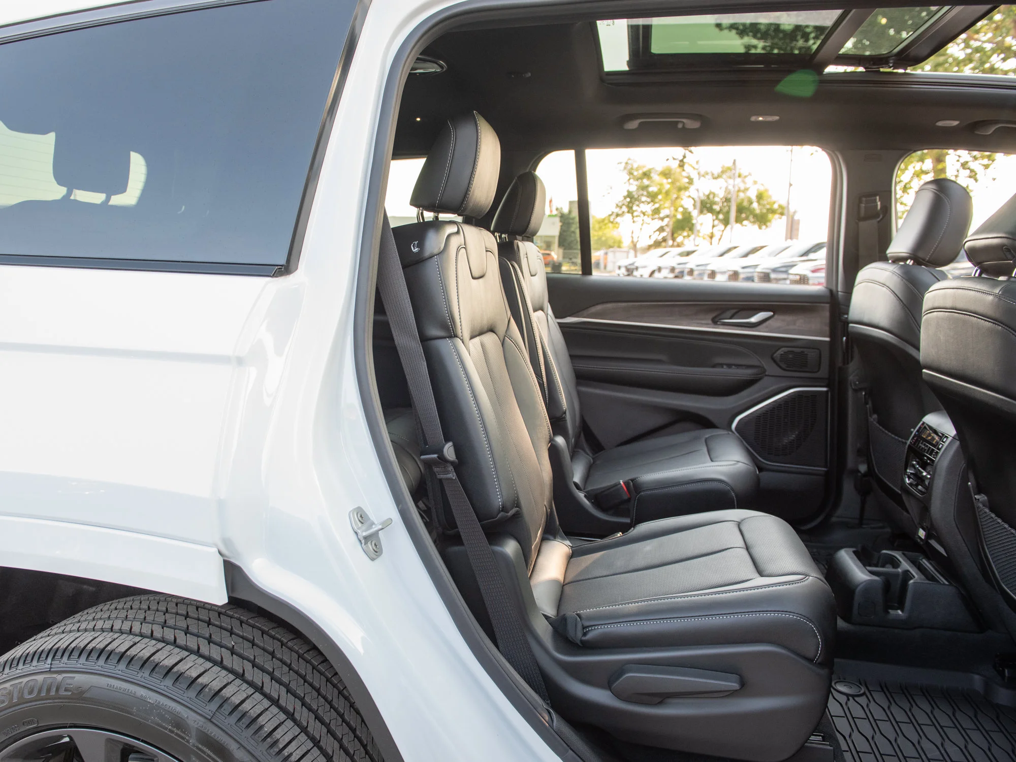 New 2026 White Jeep Limited Reserve* image 32