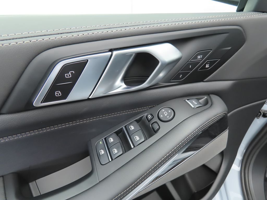 Used 2026 Gray Metallic BMW xDrive40i image 24