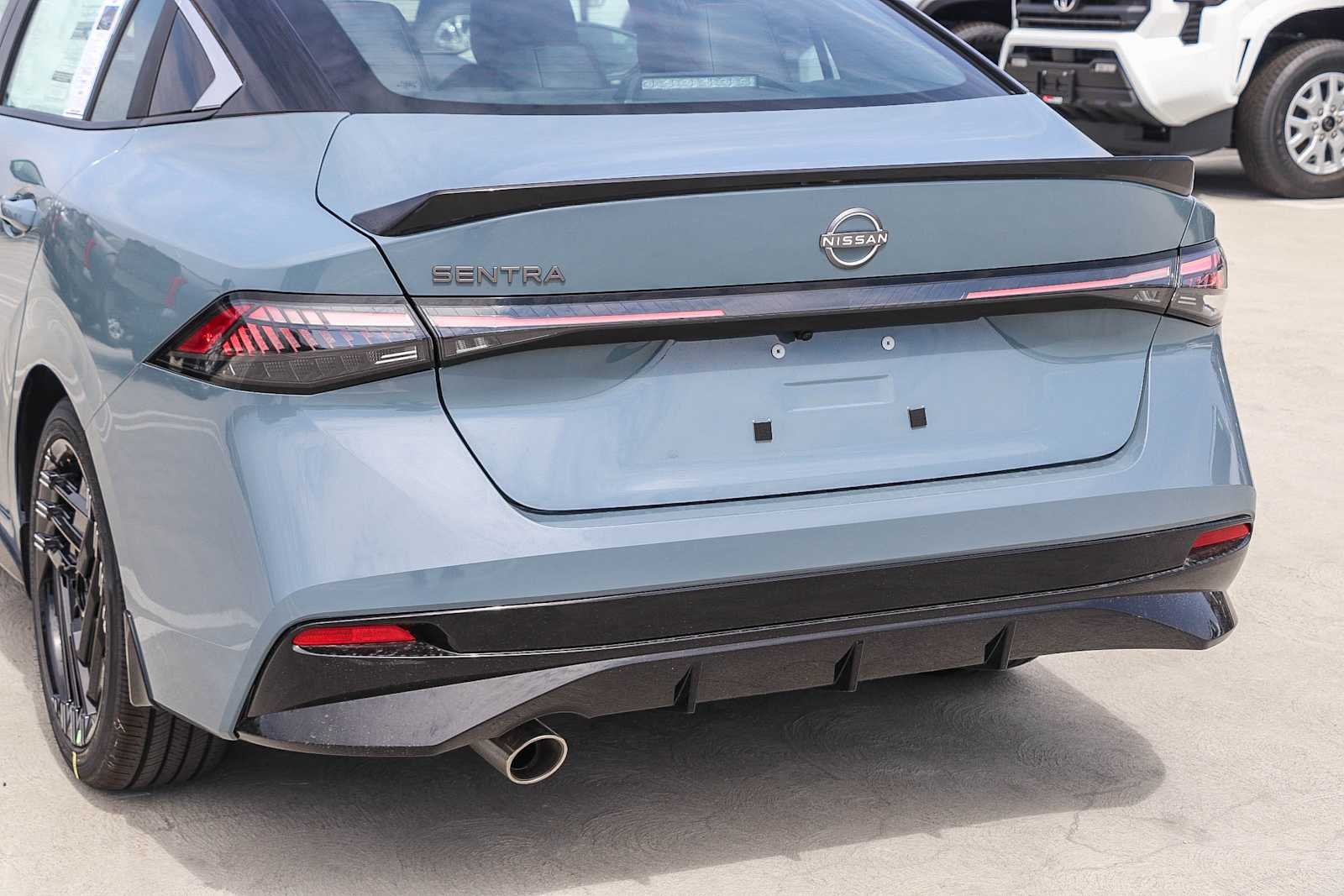 New 2027 Atlantic Gray Metallic / Super Black Two-tone Nissan SR image 10