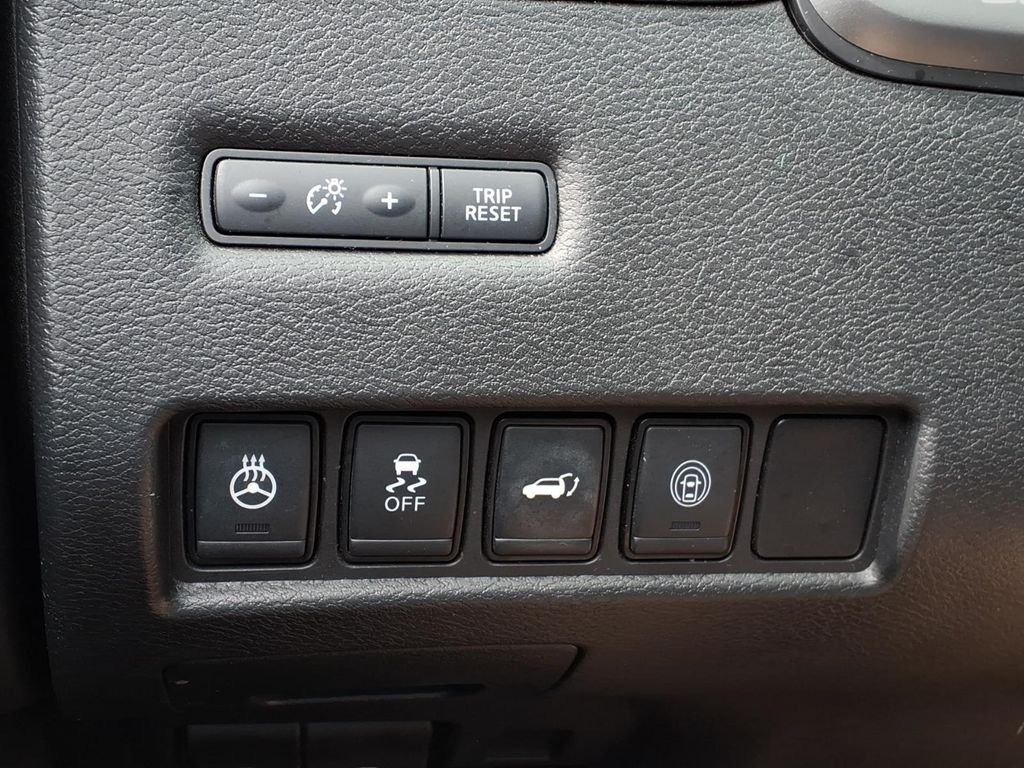 Used 2020 Black Nissan SL image 20