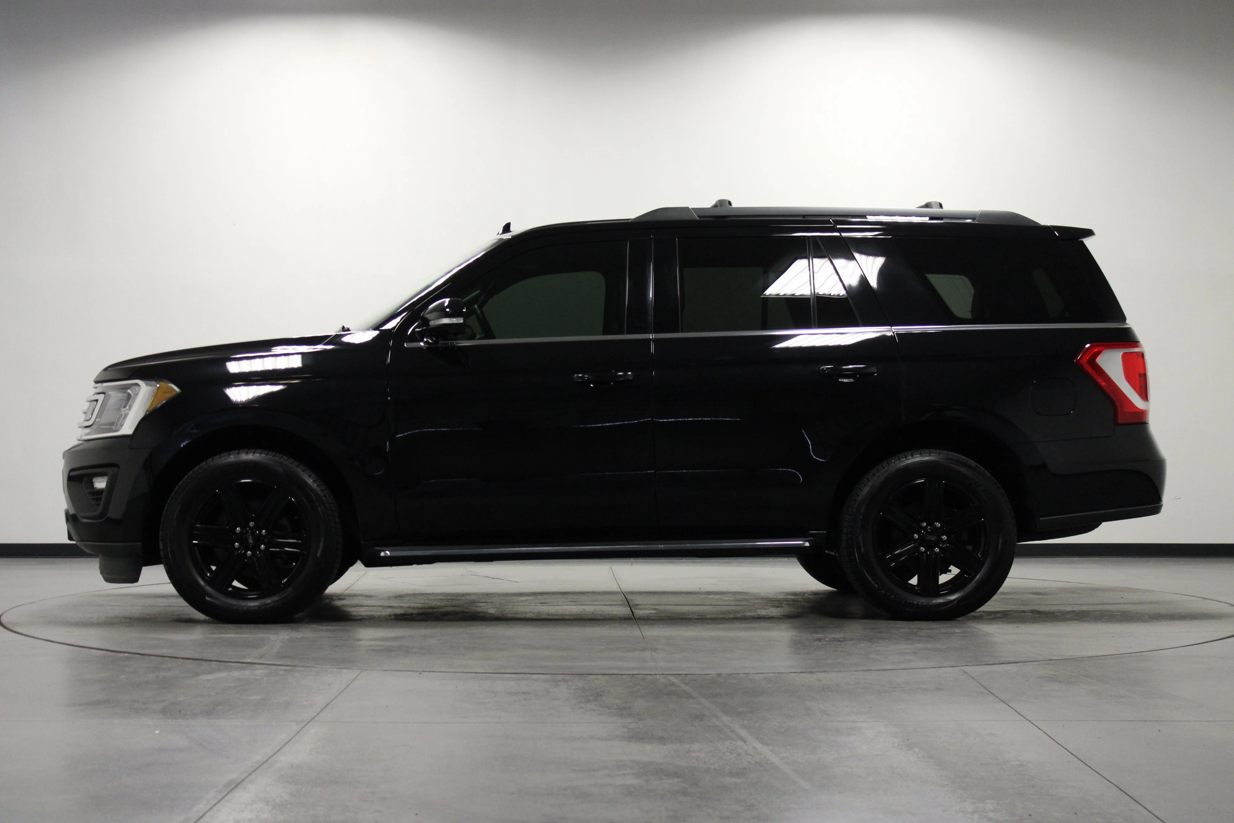 Used 2020 Black Ford XLT image 7