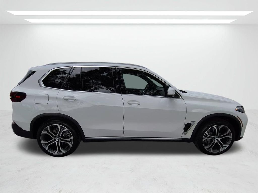 New 2026 Alpine White BMW xDrive40i image 3
