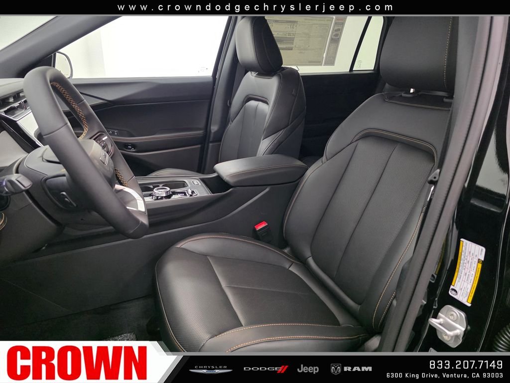 New 2026 Diamond Black Crystal Pearl-Coat Exterior Paint Jeep  image 13