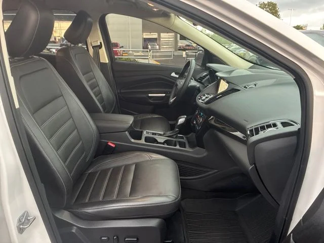 Used 2019 White Platinum Tri-Coat Metallic Ford Titanium image 24