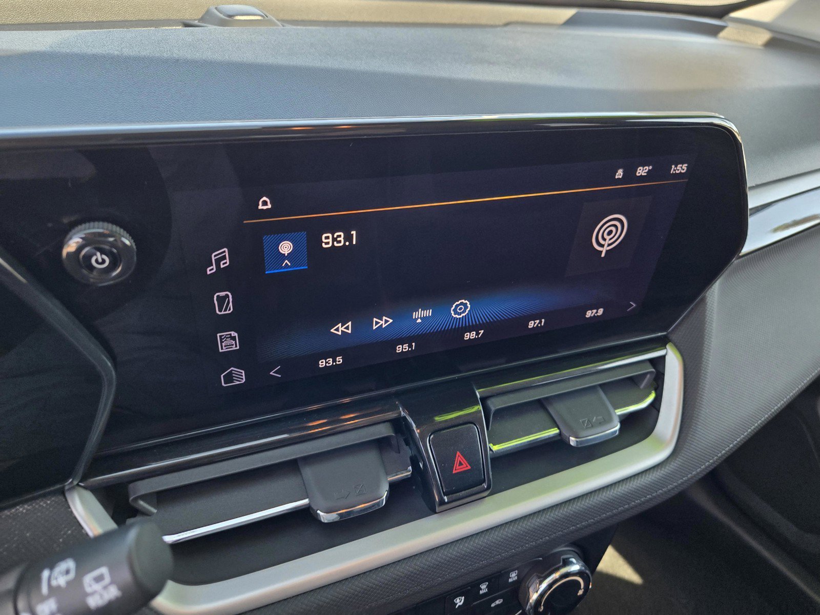 Used 2025 Summit White Chevrolet LT image 20