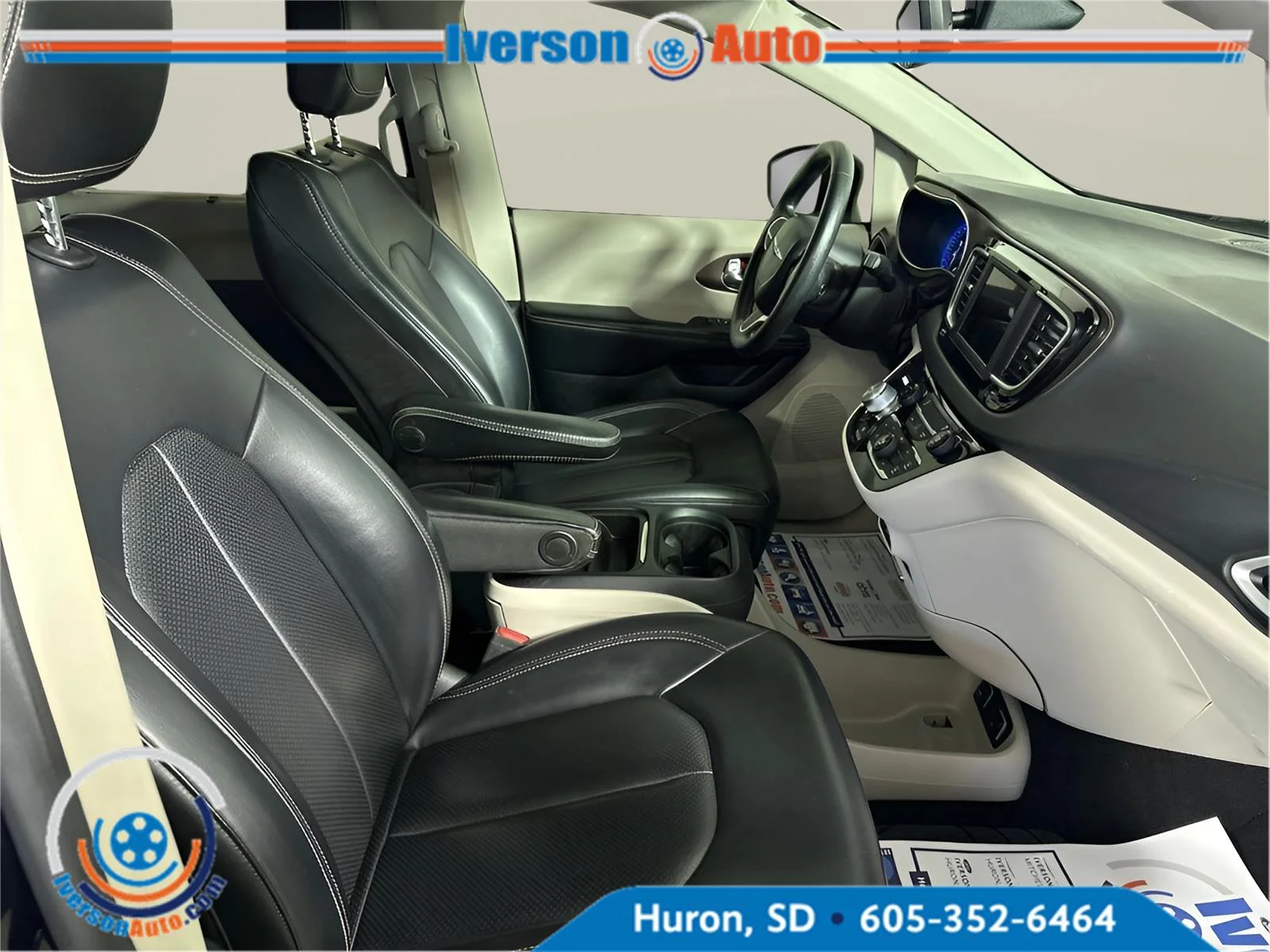 Used 2020 Brilliant Black Crystal Pearlcoat Chrysler LXI image 31
