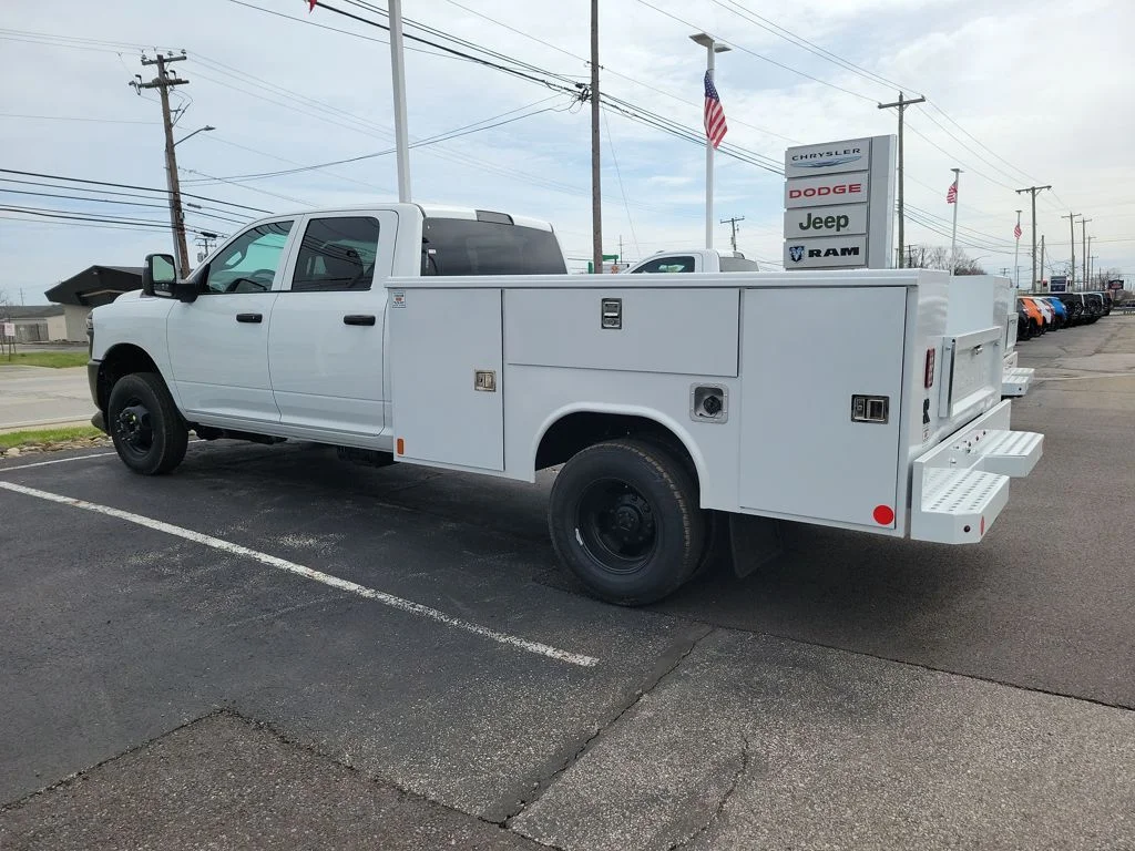 New 2026 Bright White Clear-Coat Exterior Paint RAM Tradesman image 5