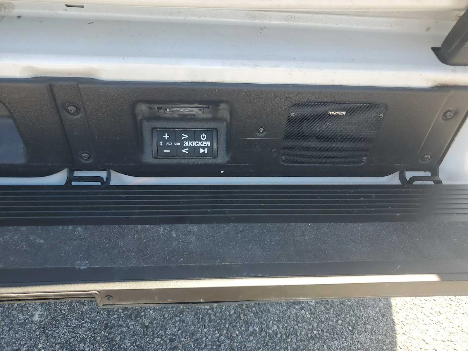 Used 2022 WHITE FROST TRICOAT GMC Denali image 8