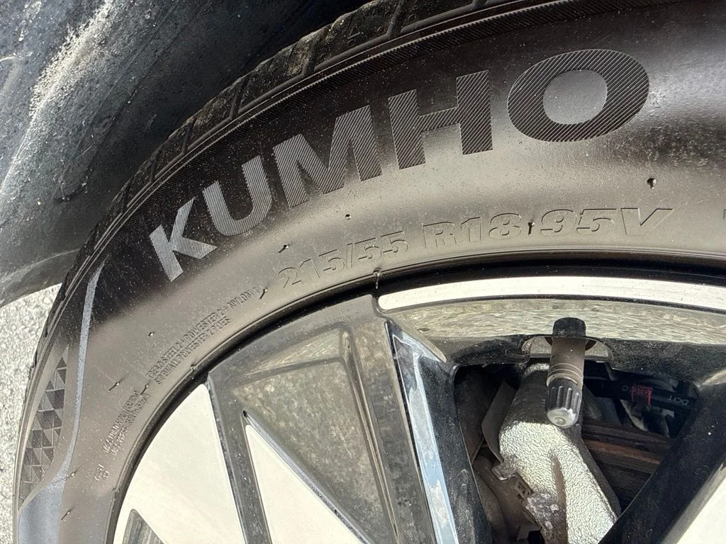 Used 2025 Gray Hyundai SEL image 27