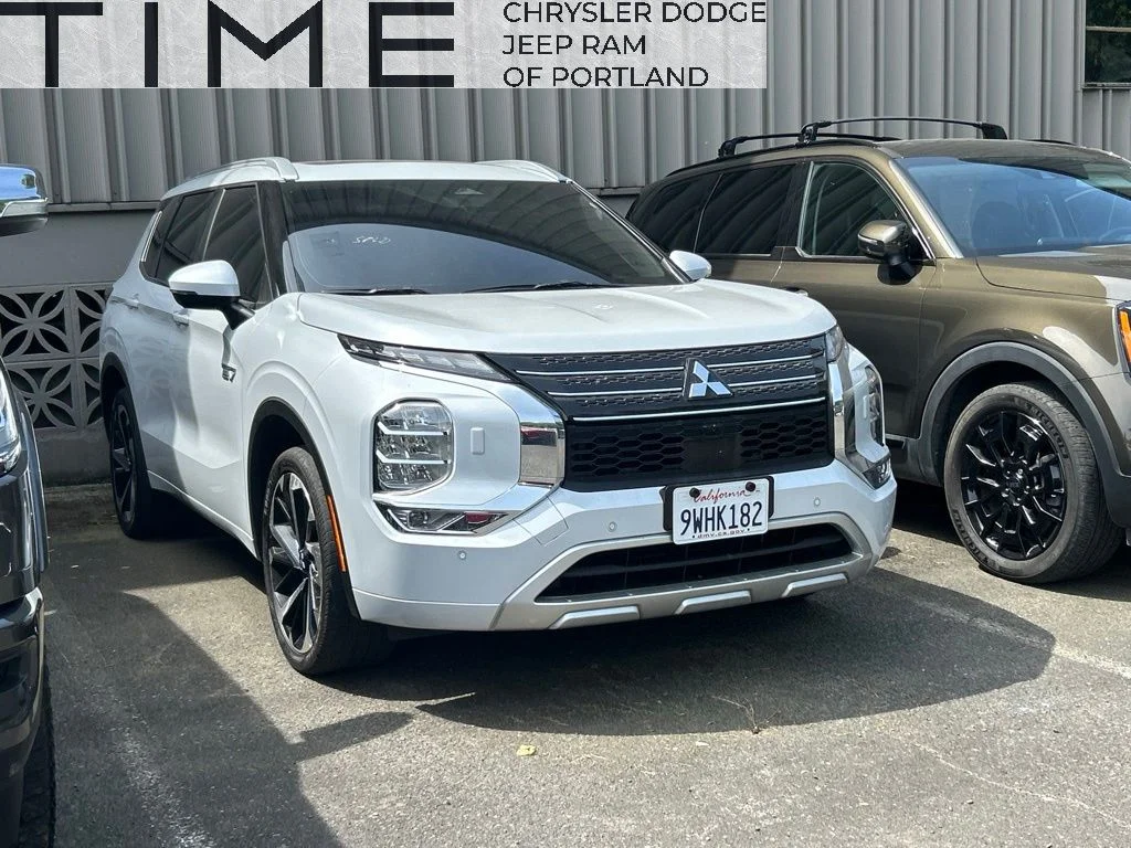 Used 2024 White Mitsubishi SEL image 1