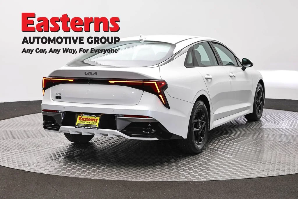 Used 2025 White Kia LXS image 5