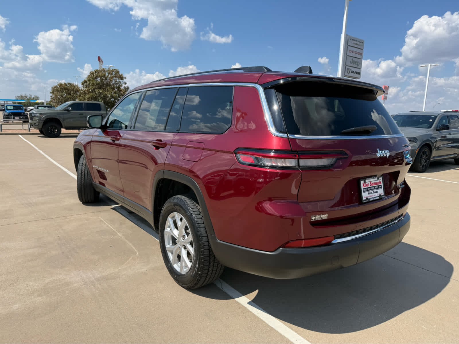Used 2024 Velvet Red Pearlcoat Jeep Limited image 8