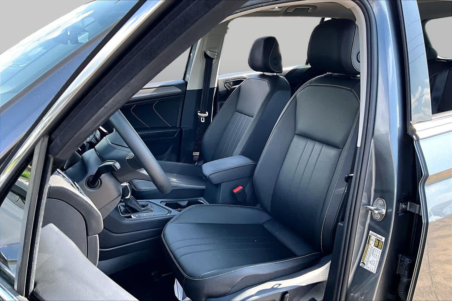 Used 2023 Platinum Gray Metallic Volkswagen SE image 8