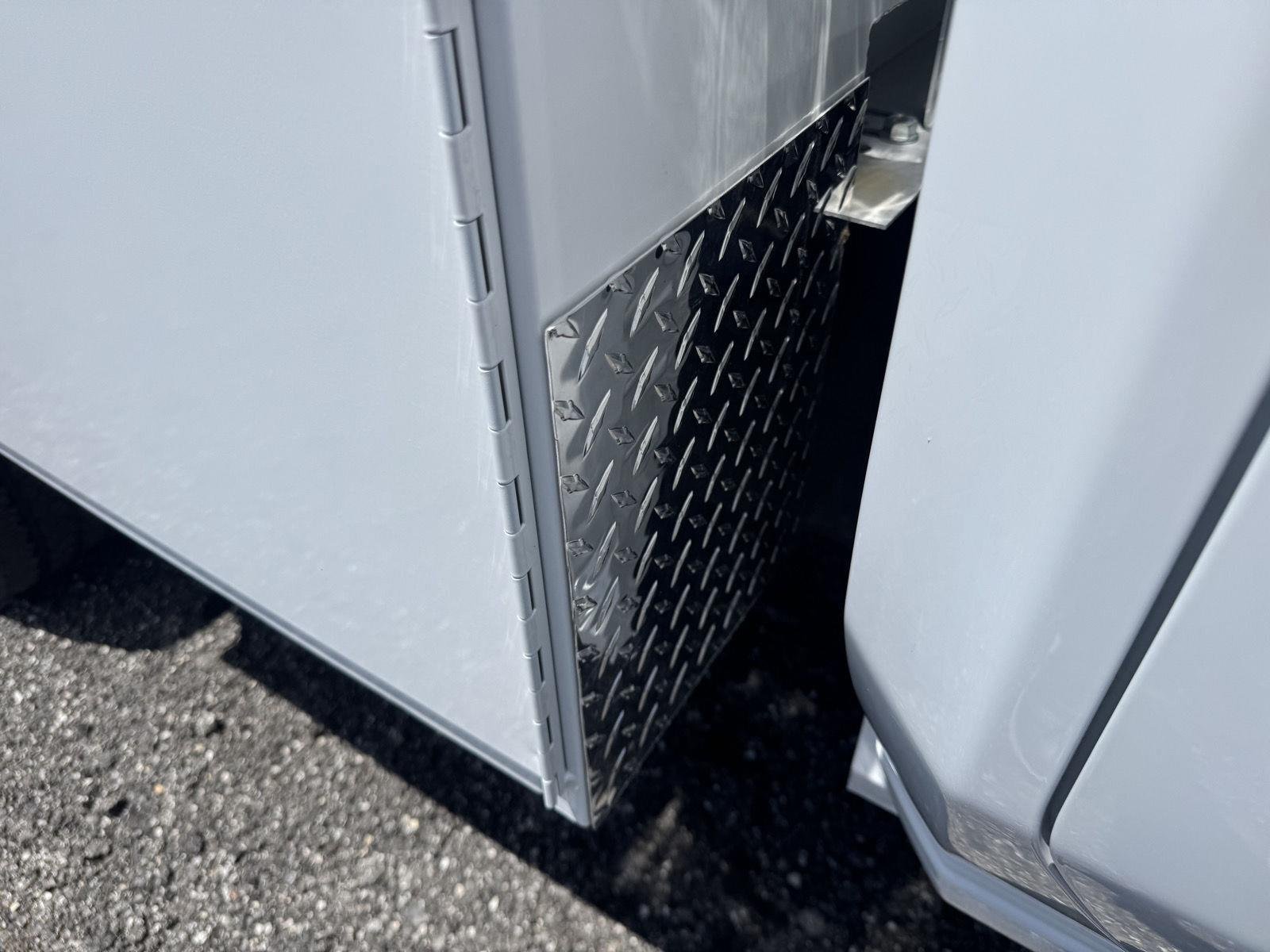 New 2026 Summit White Chevrolet WT image 3