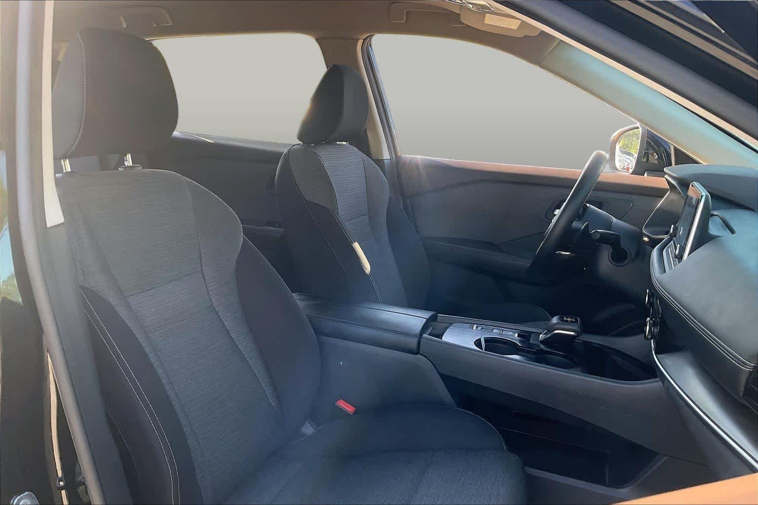 Used 2022 Super Black Nissan SV image 9