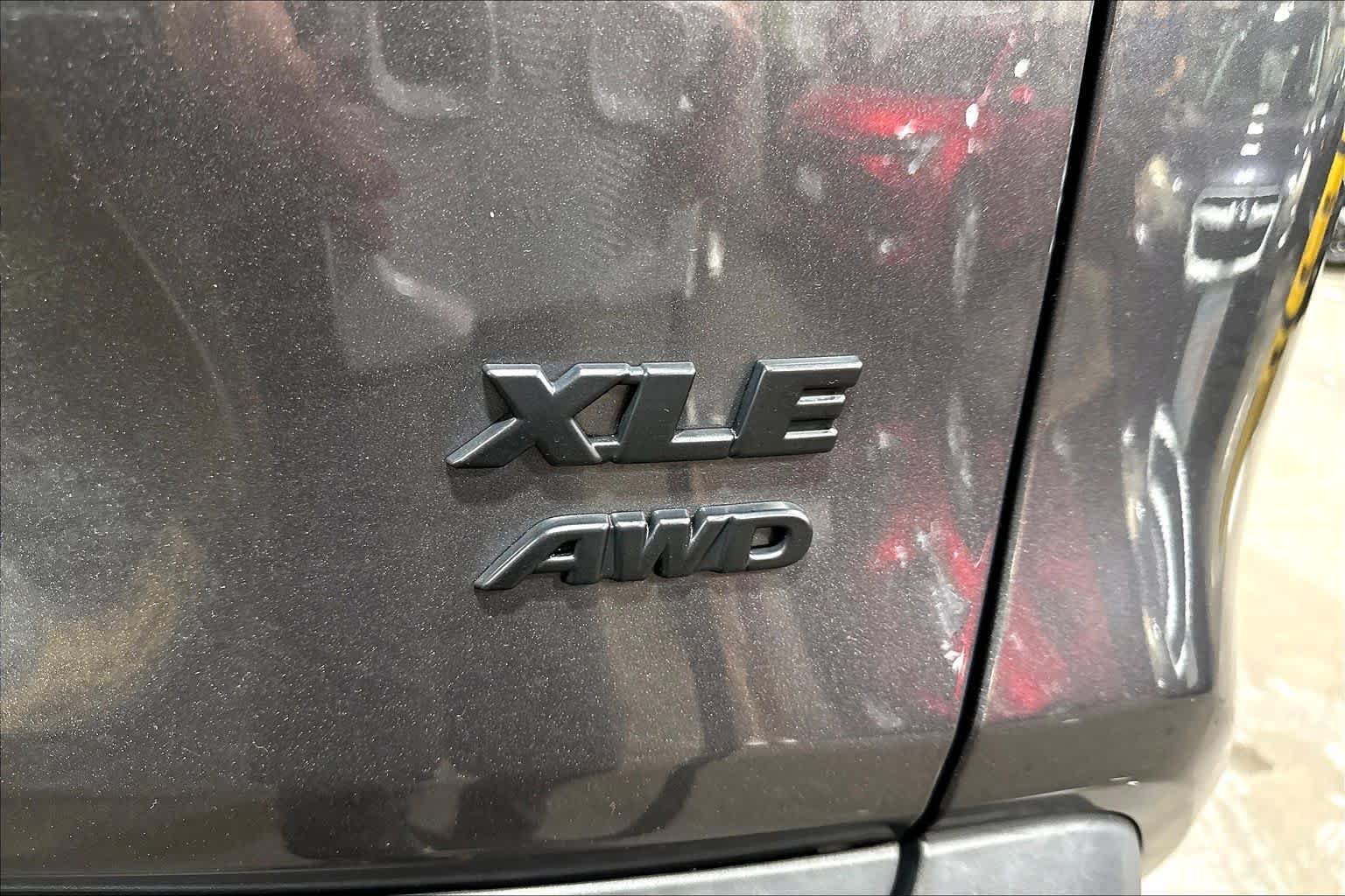 Used 2024 Magnetic Gray Metallic Toyota XLE Premium image 10