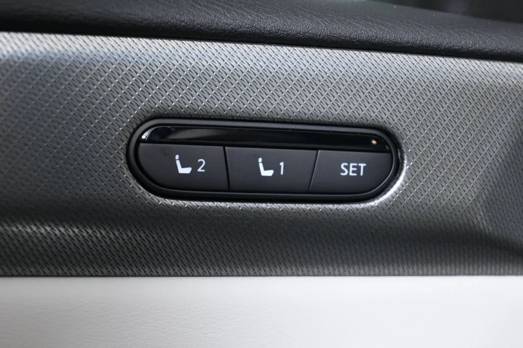 New 2027 White INFINITI LUXE image 26