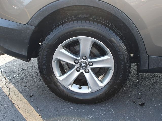 Used 2015 Pyrite Mica Toyota XLE image 8