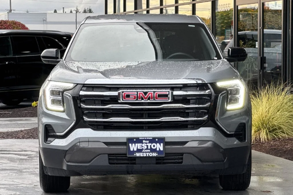 Used 2026 Sterling Metallic GMC Elevation image 9