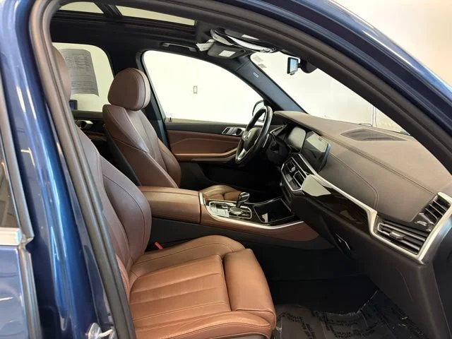 Used 2019 Blue BMW xDrive40i image 27