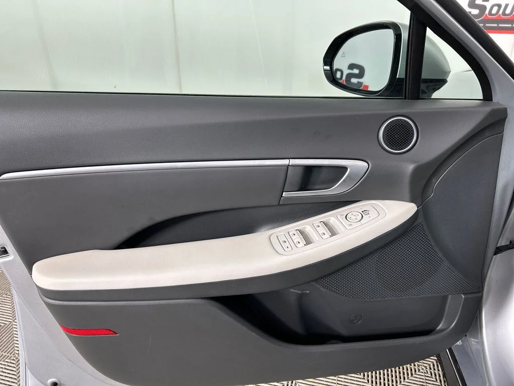 Used 2025 Silver Hyundai SEL image 11