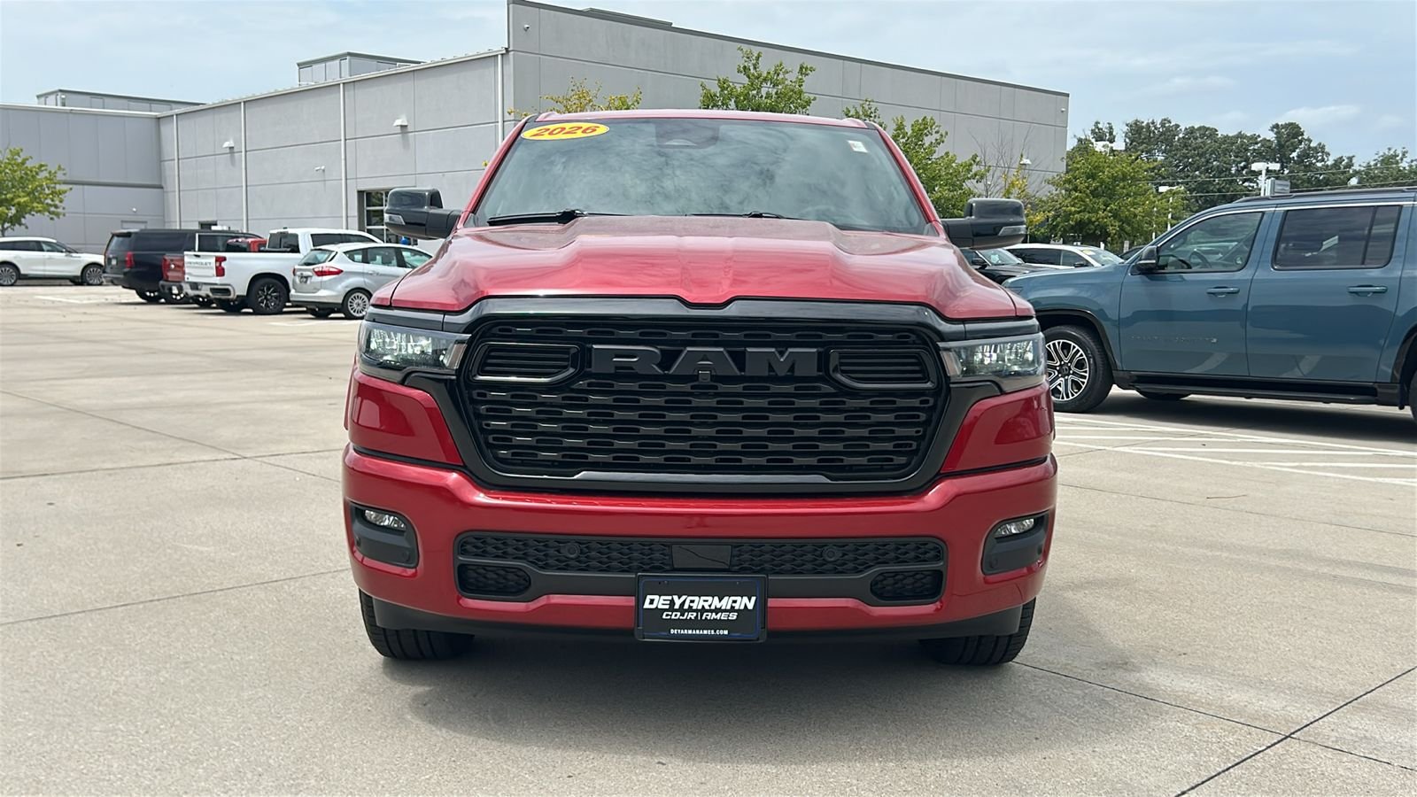 New 2026 Molten Red Pearl-Coat Exterior Paint RAM Big Horn/Lone Star image 9