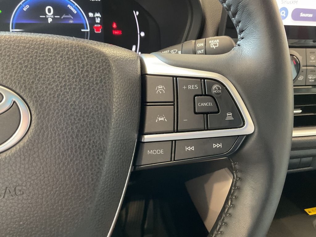 Used 2025 White Toyota XLE image 22
