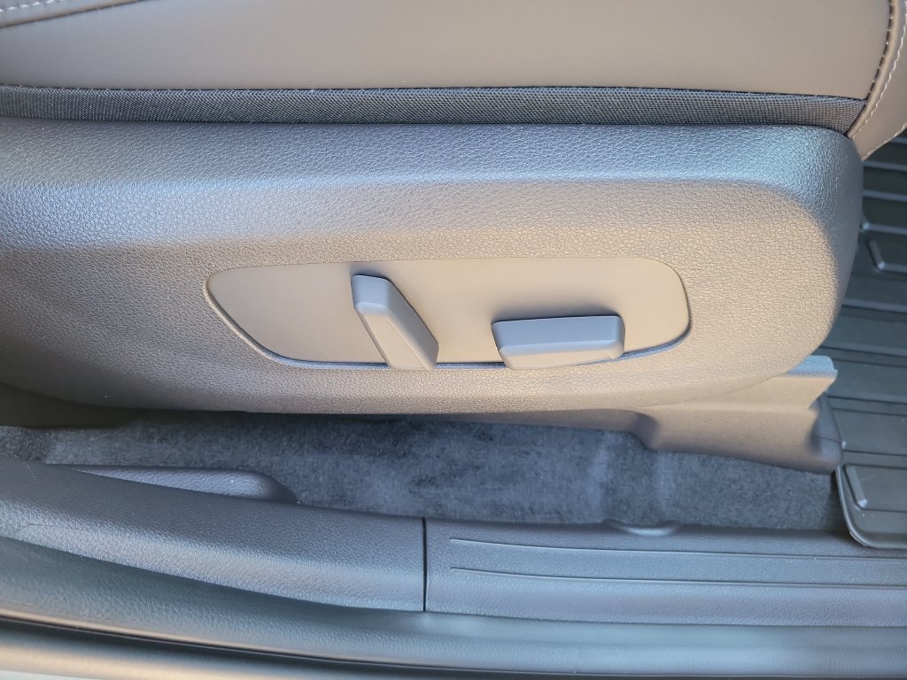 New 2027 Iceberg Green Kia EX image 9