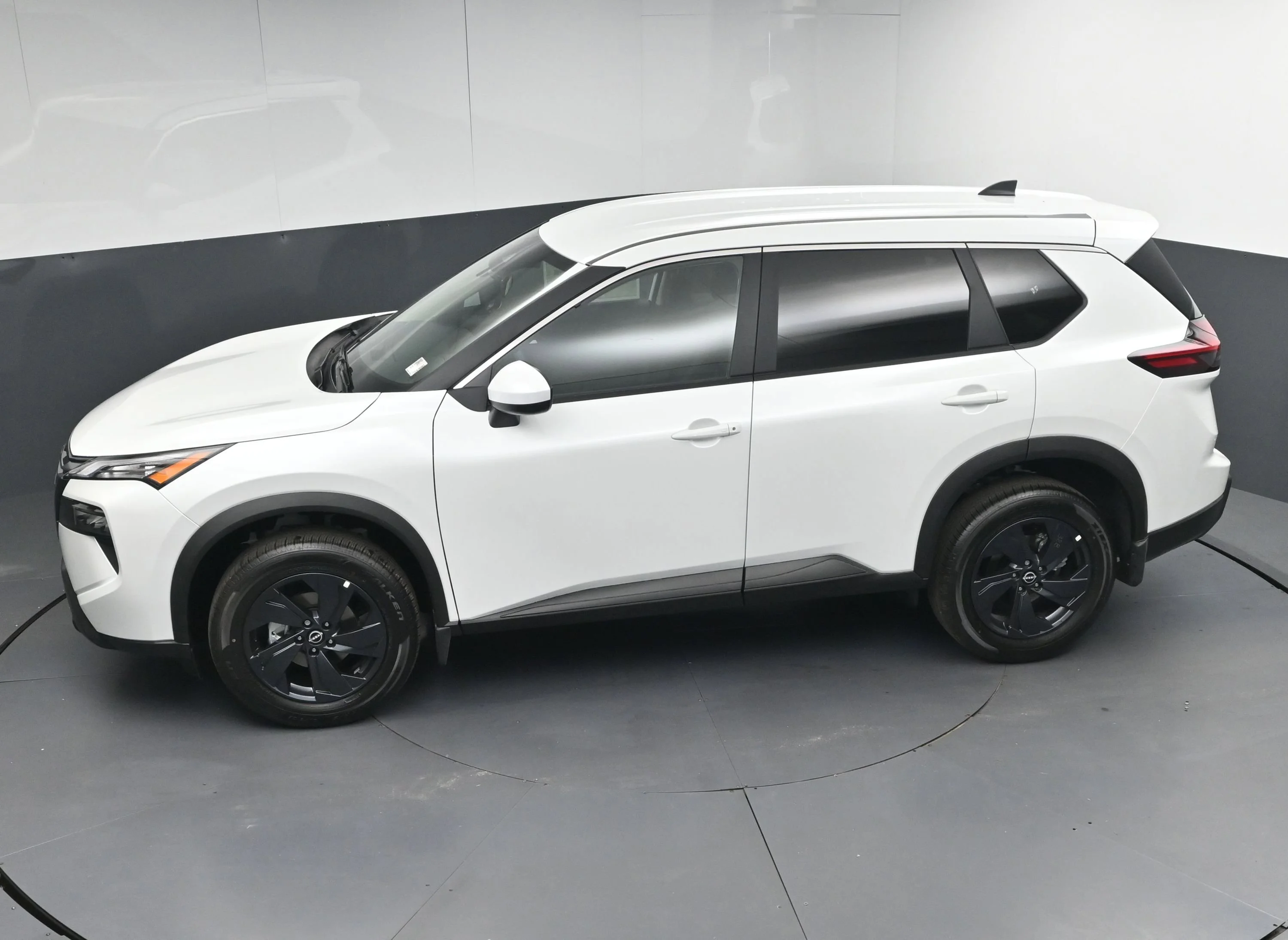 New 2026 Everest White Pearl TriCoat Nissan SV image 36