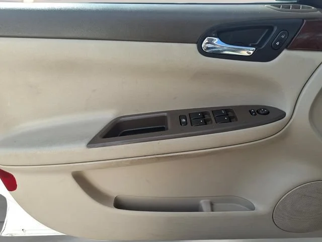 Used 2007 White Chevrolet 3.5L LT image 11