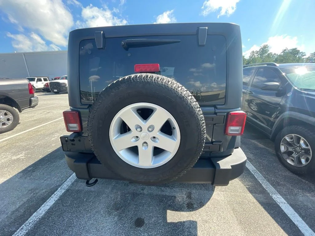 Used 2018 Black Jeep Unlimited Sport image 9