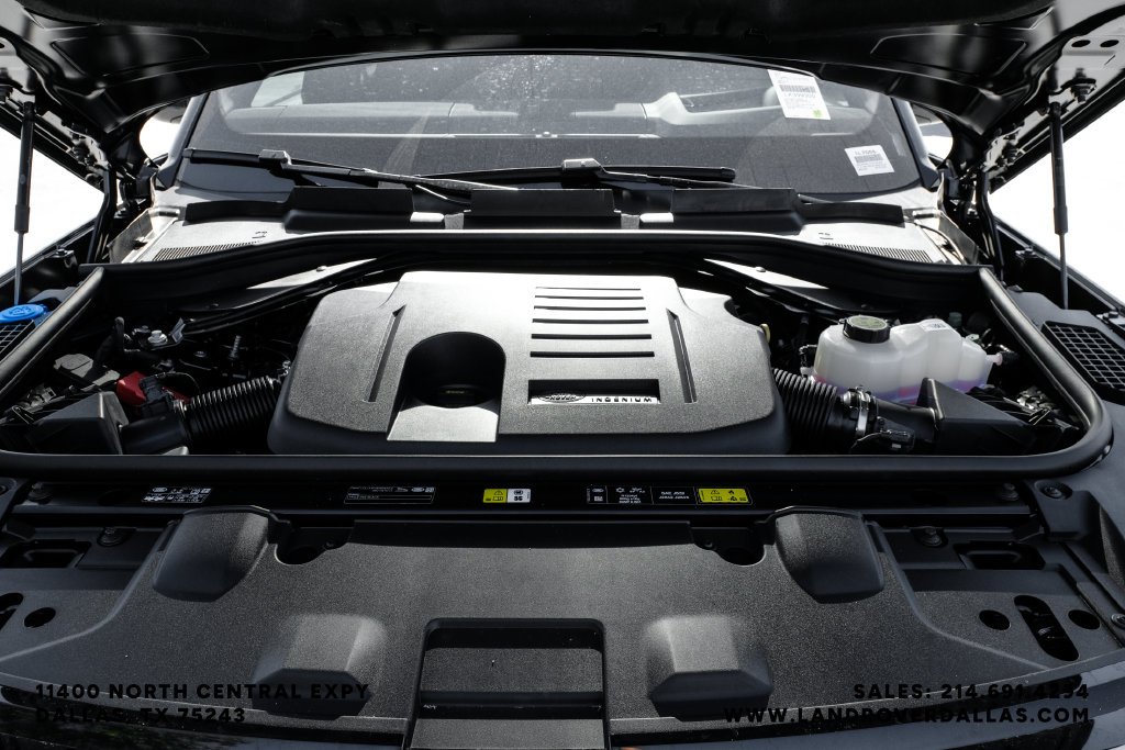 New 2027 Santorini Black Metallic Land Rover SE image 56