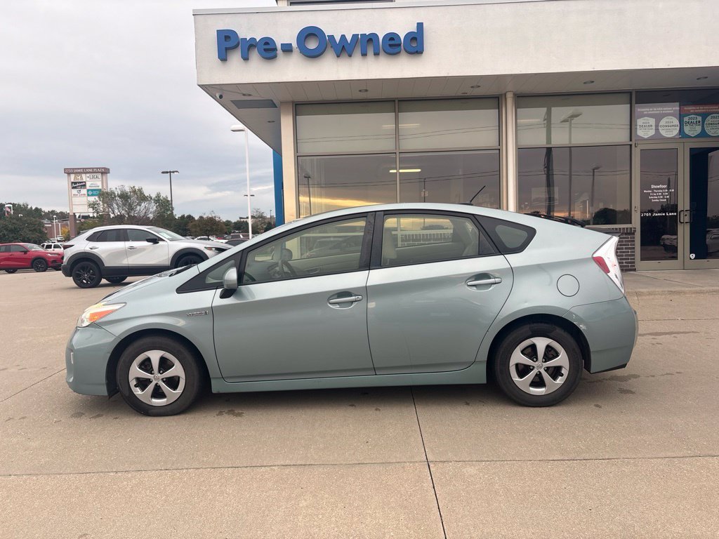 Used 2014 Pearl Toyota Three image 8