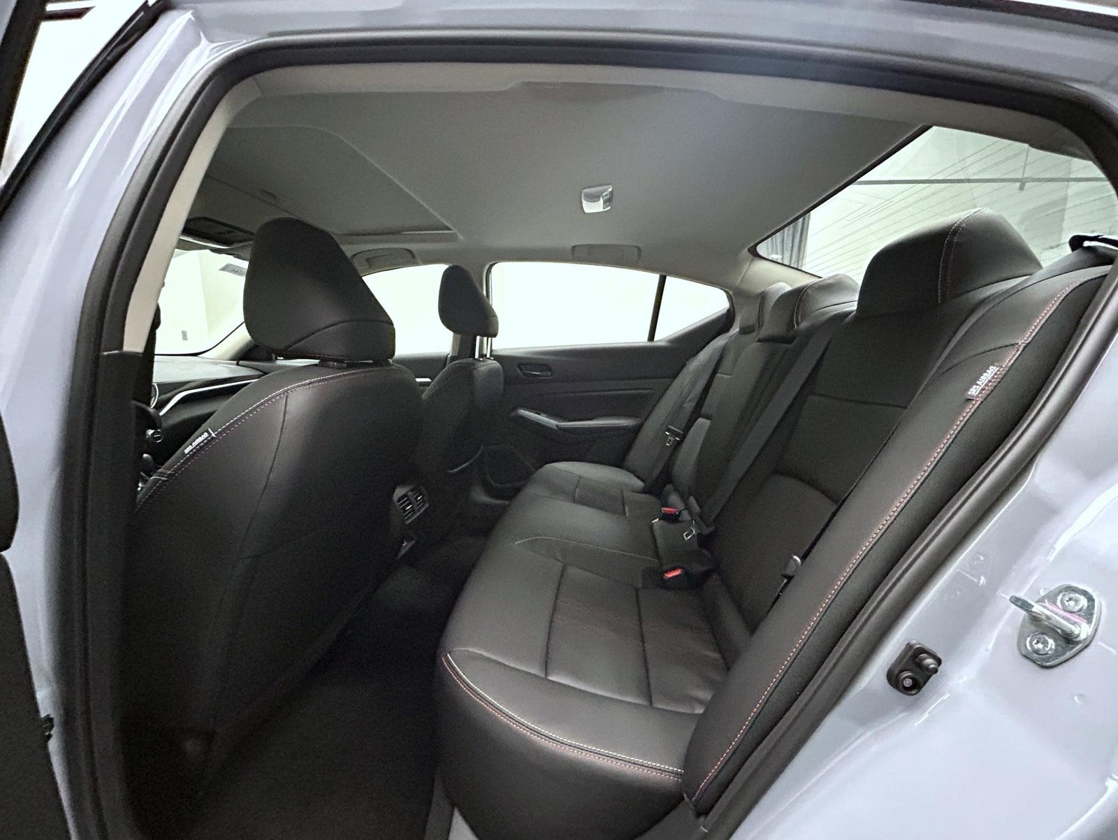 New 2026 Gray Sky Pearl / Super Black Two-tone Nissan 2.5 SR image 19