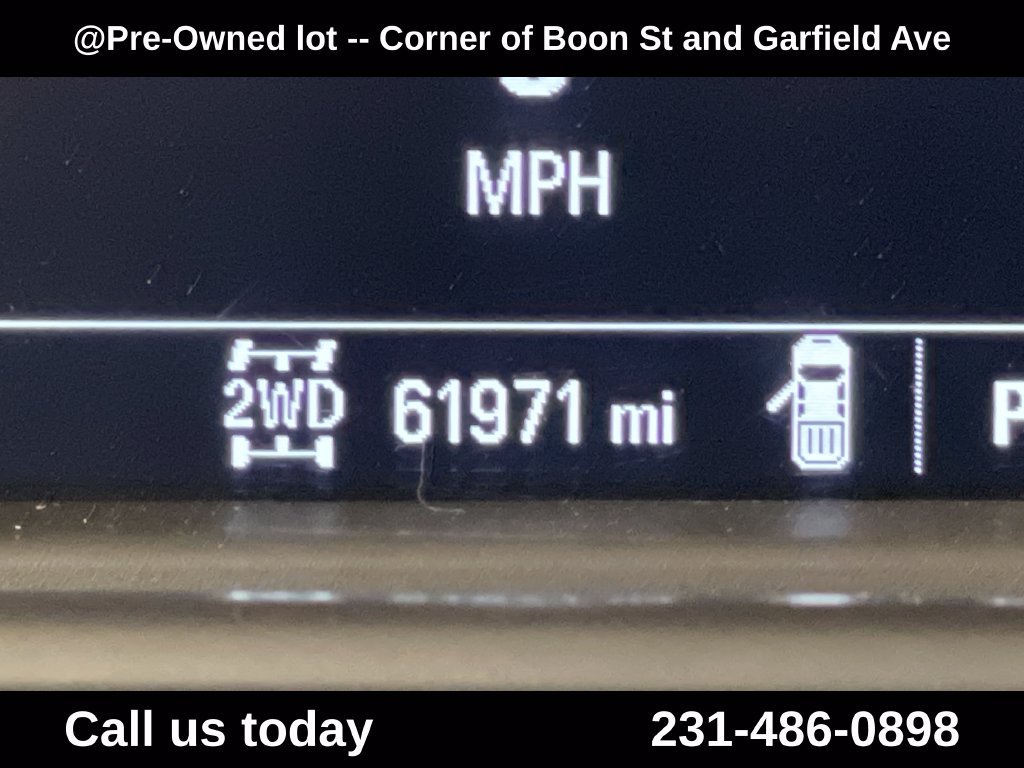 Used 2020 White GMC Base image 22