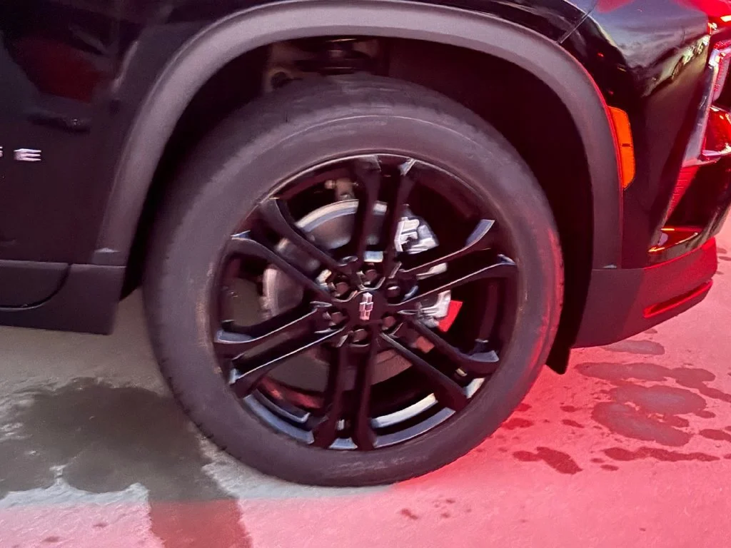 New 2027 Mosaic Black Metallic Chevrolet LT image 7