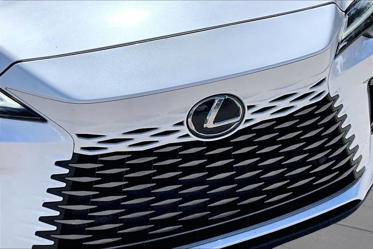 Used 2024 Eminent White Pearl Lexus Premium image 30
